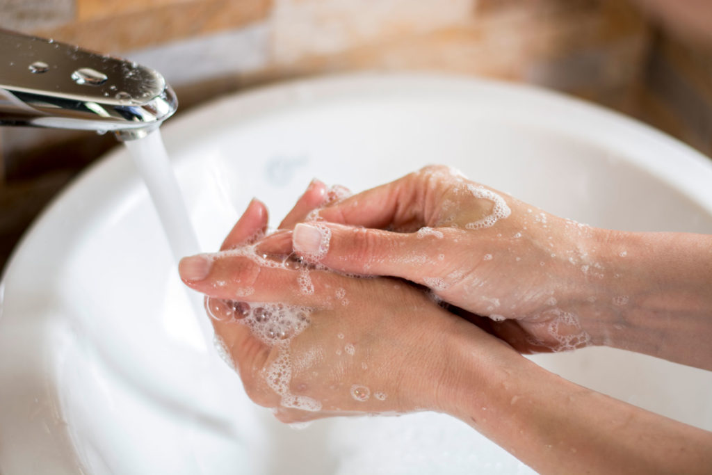 Waschbecken in dem Hände gewaschen werden